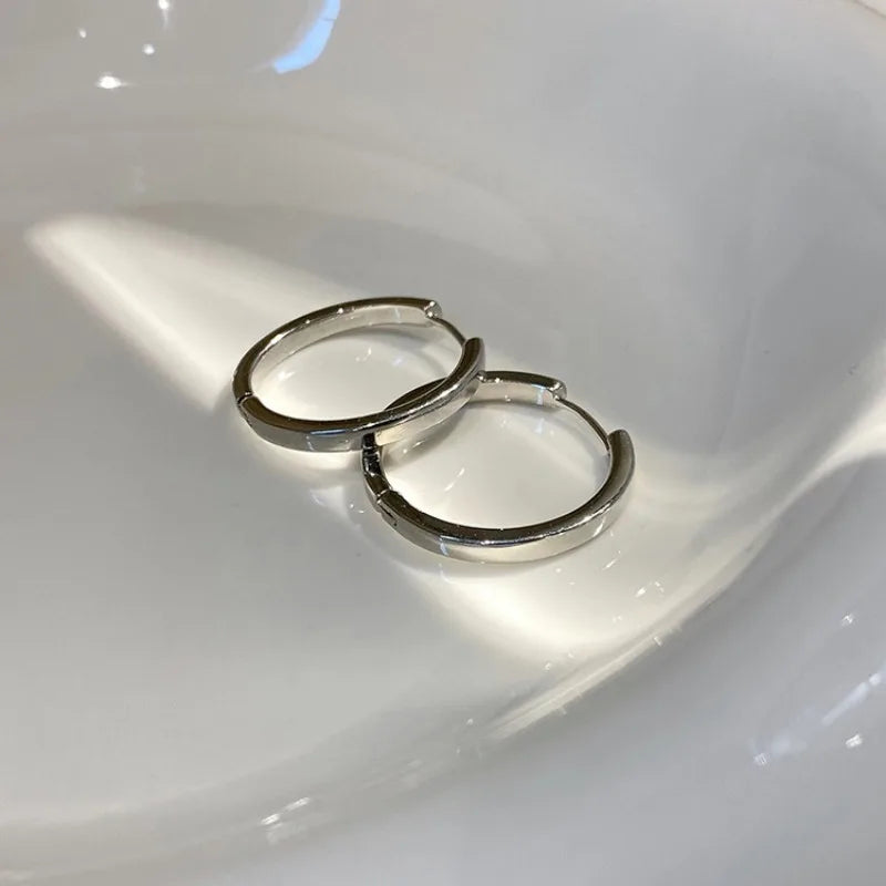 New Fashion Classics Simple Big Round Hoop Earrings for Women Circle Girls Shiny Delicate Party Womens Jewelry.